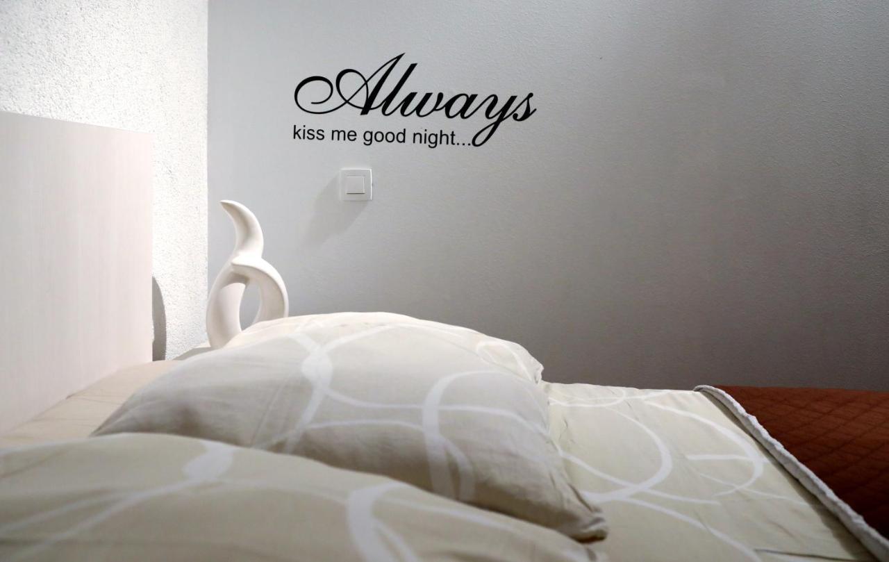 Apartment Secret Life ชิเบนิก ภายนอก รูปภาพ